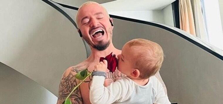 J Balvin y Nike Presentan Air Jordan 3 «Río».