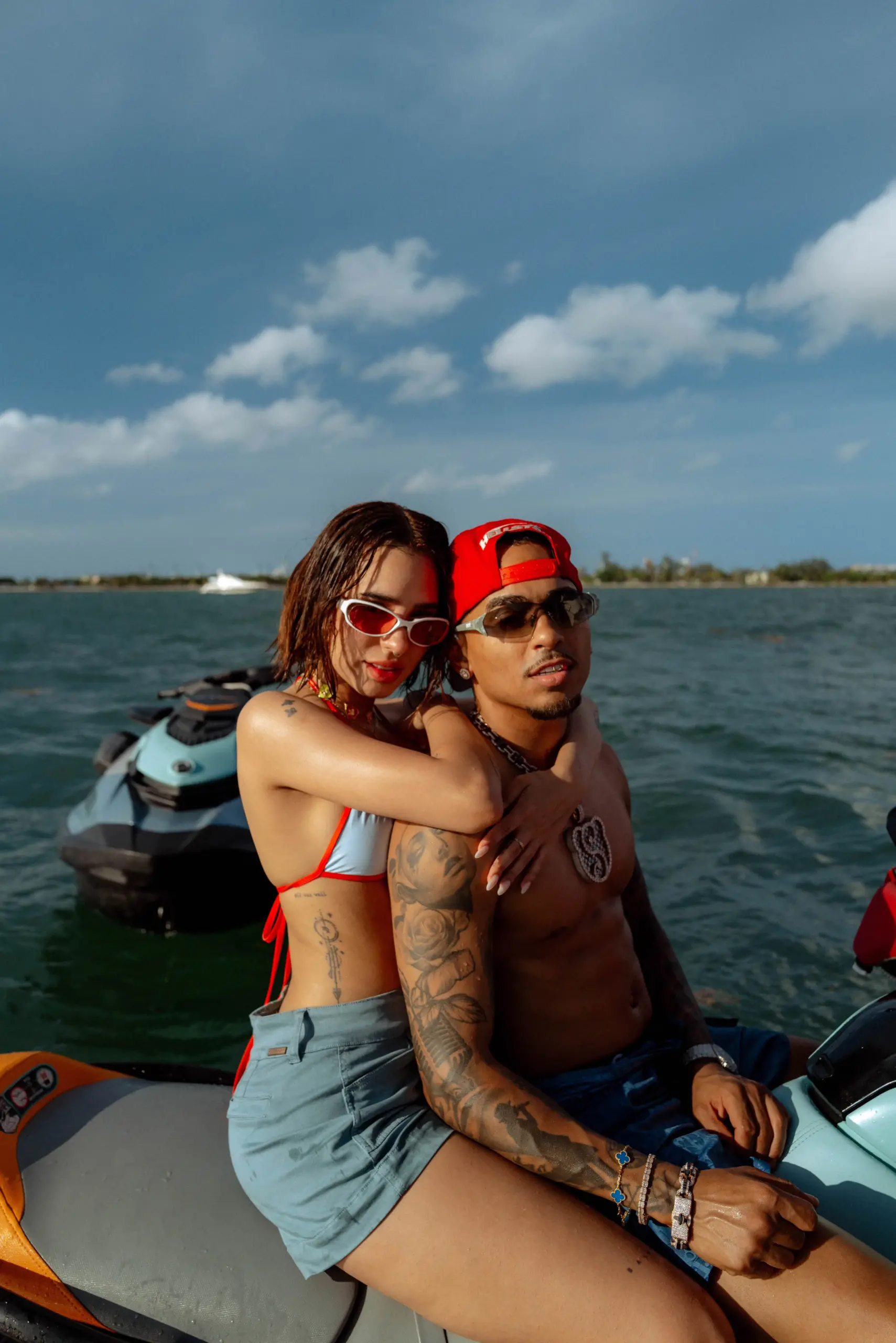 Domelipa y Ozuna Presentan -Ese Vato. Domelipa y Ozuna Presentan -Ese Vato.