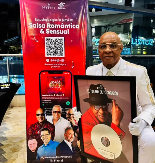 La Palabra Recibe Disco de Platino. La Palabra Recibe Disco de Platino.