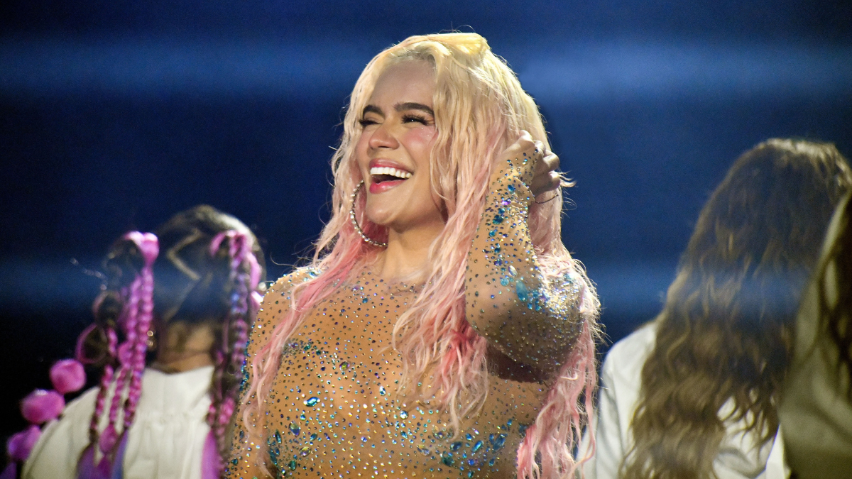 ¡Karol G sigue conquistando las listas con "Si antes te hubiera conocido"!