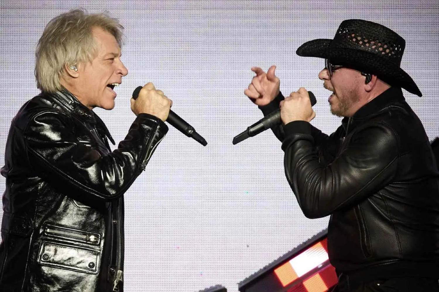 Bon Jovi y Pitbull lanzaran 'Now Or Never'