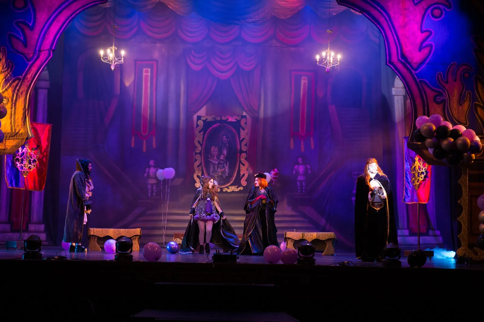 "Transilvania" Llega al Teatro con Magia y Amor "Transilvania" Llega al Teatro con Magia y Amor