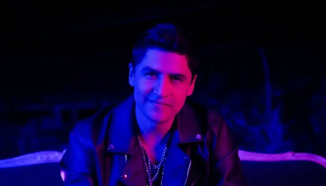 Cris Vélez Impacta con su Nueva Canción. Cris Vélez Impacta con su Nueva Canción.