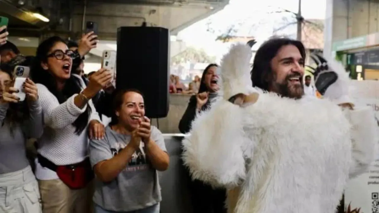 Juanes Un Oso en Medellin