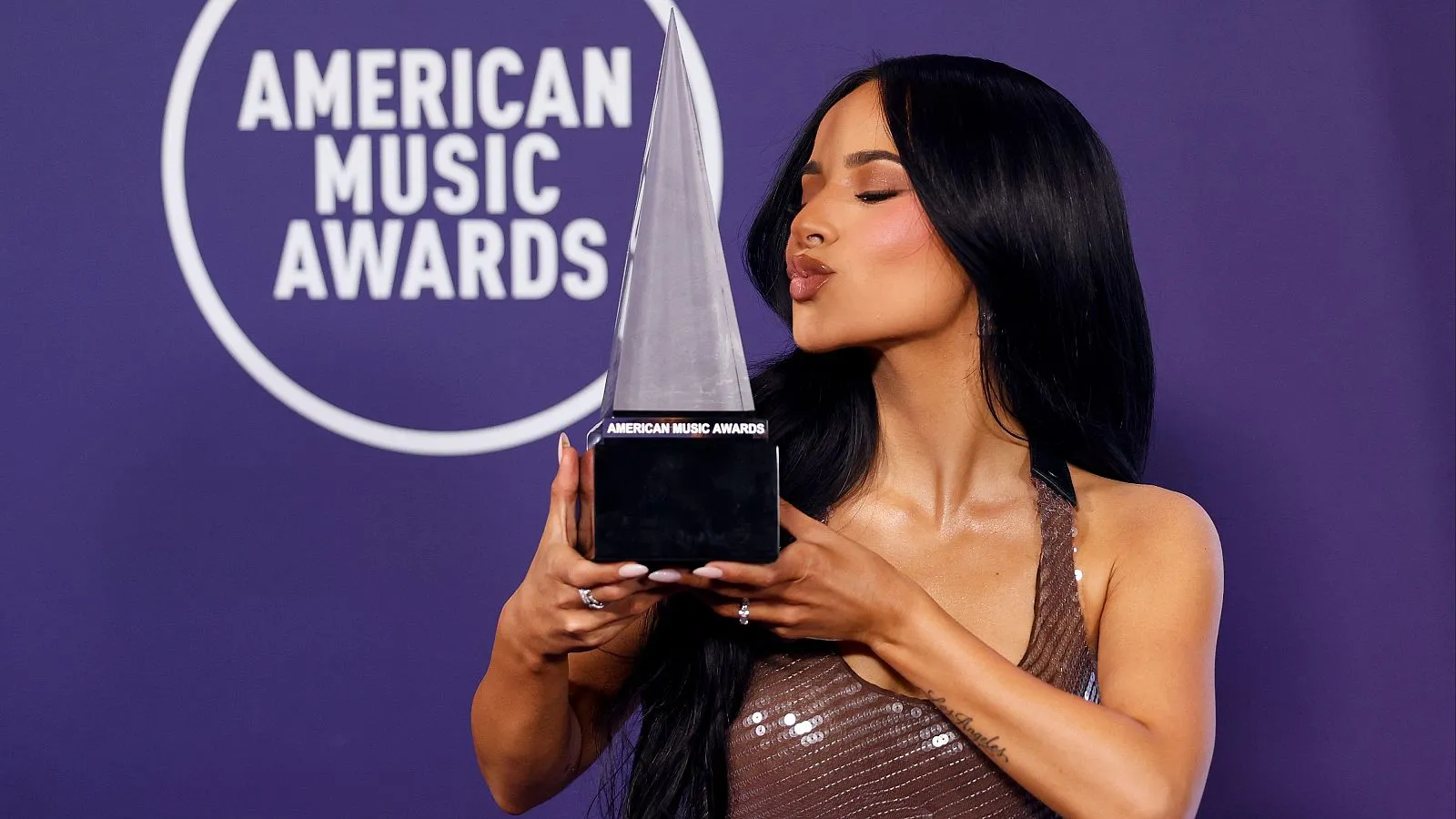 Música brilló en los AMAs 2025