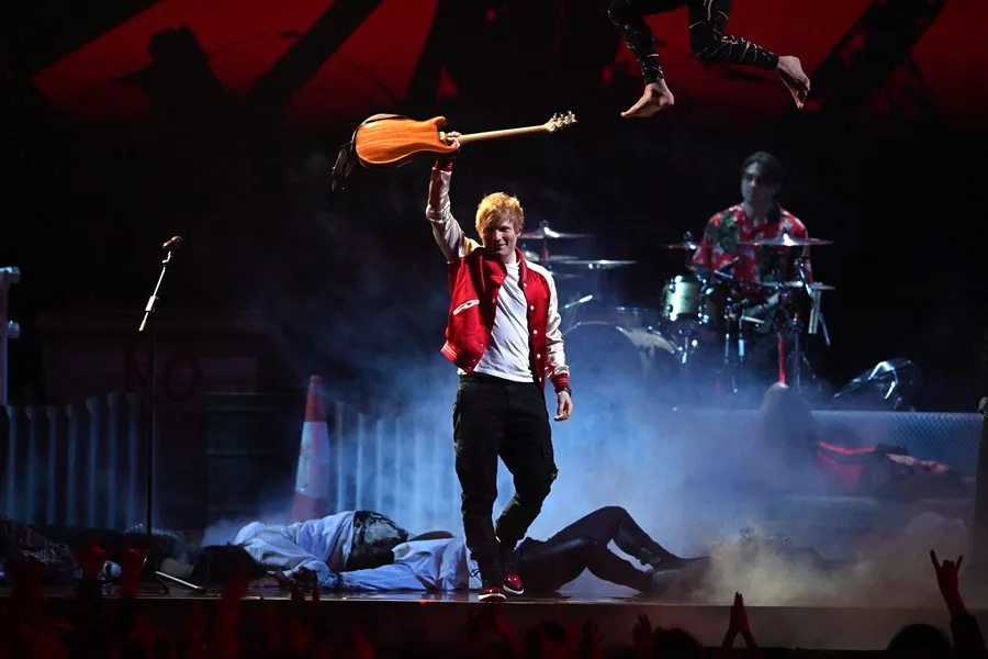 Ed Sheeran Sorprende con Mudanza a Estados Unidos.
