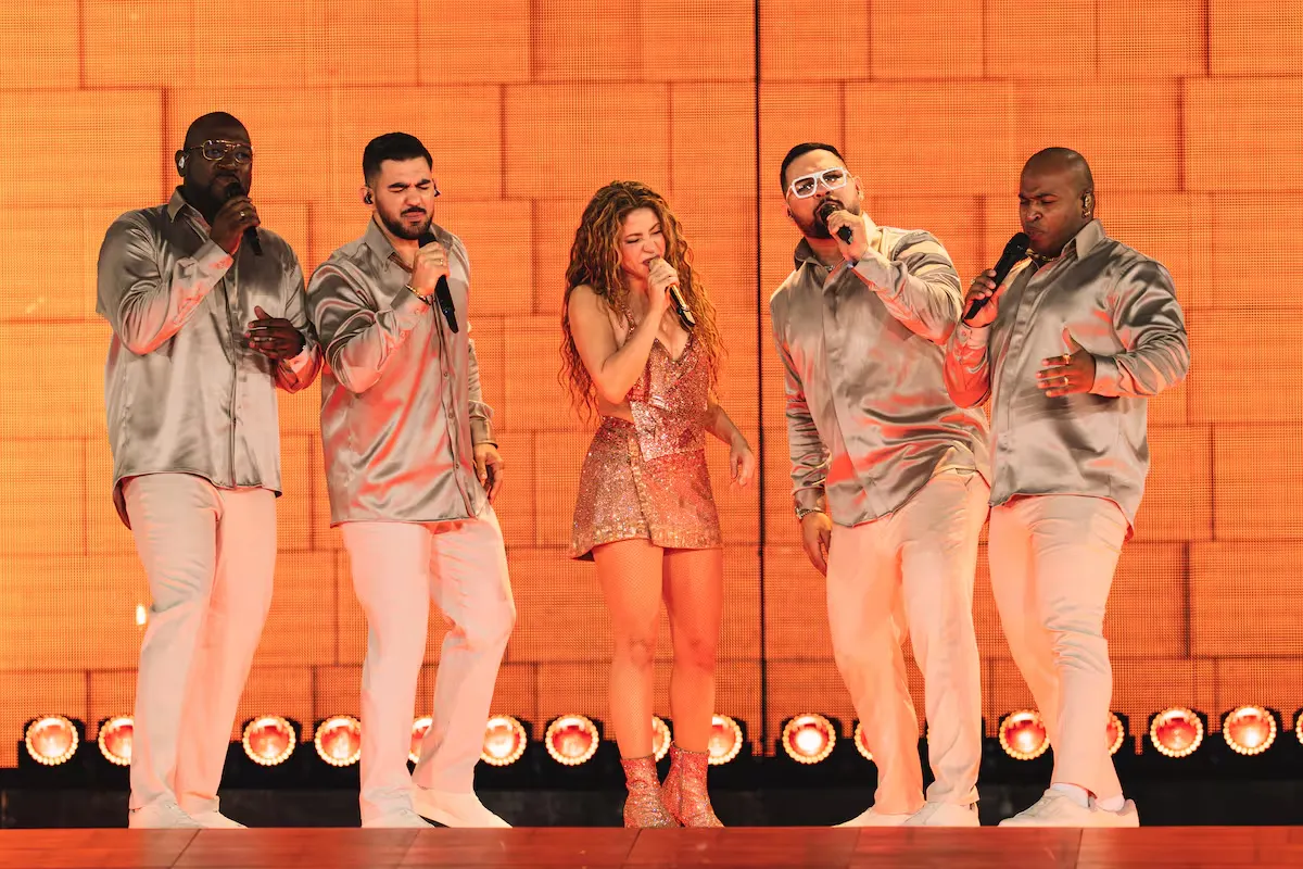 ¡Shakira y Grupo Niche una Locura Total en Cali! ¡Shakira y Grupo Niche una Locura Total en Cali!