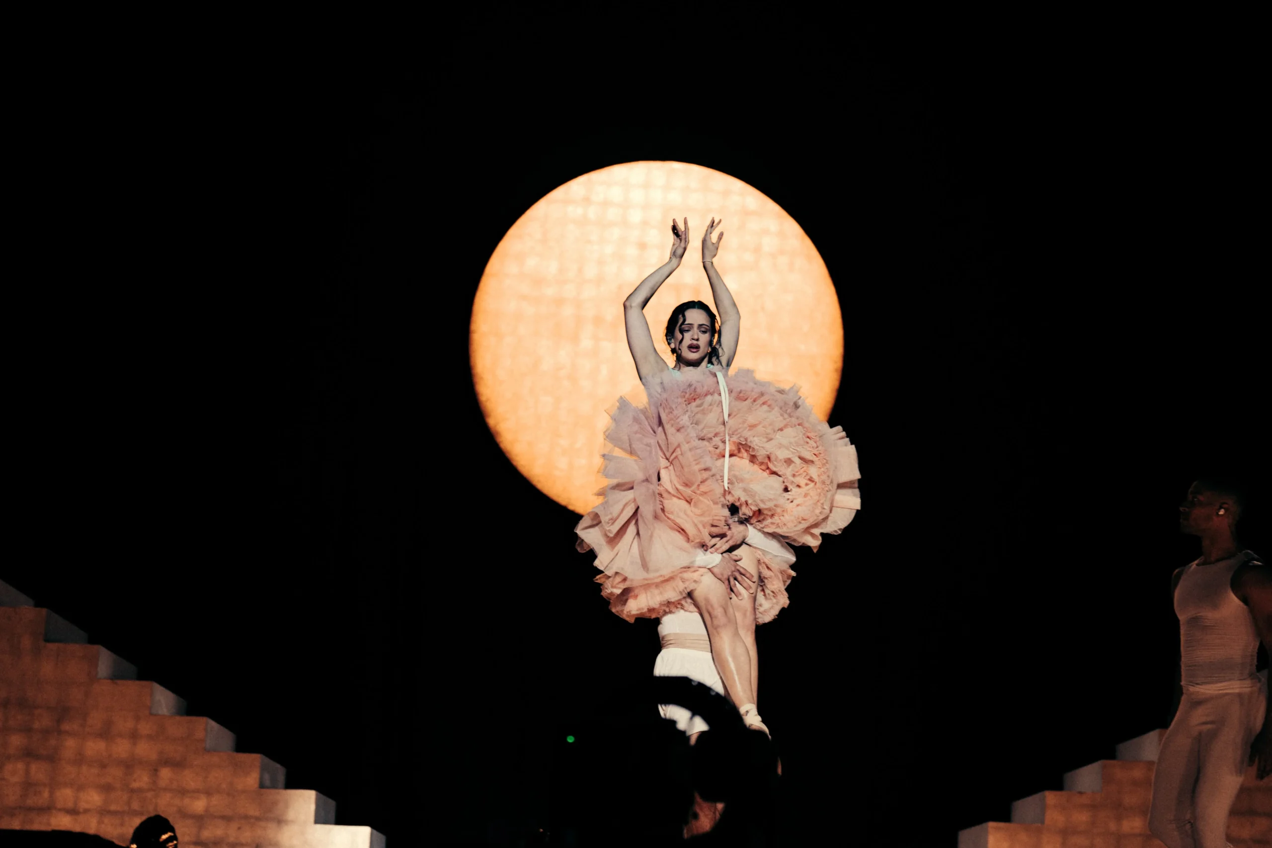 Rosalia Inicia en su Esperada Residencia en Madrid