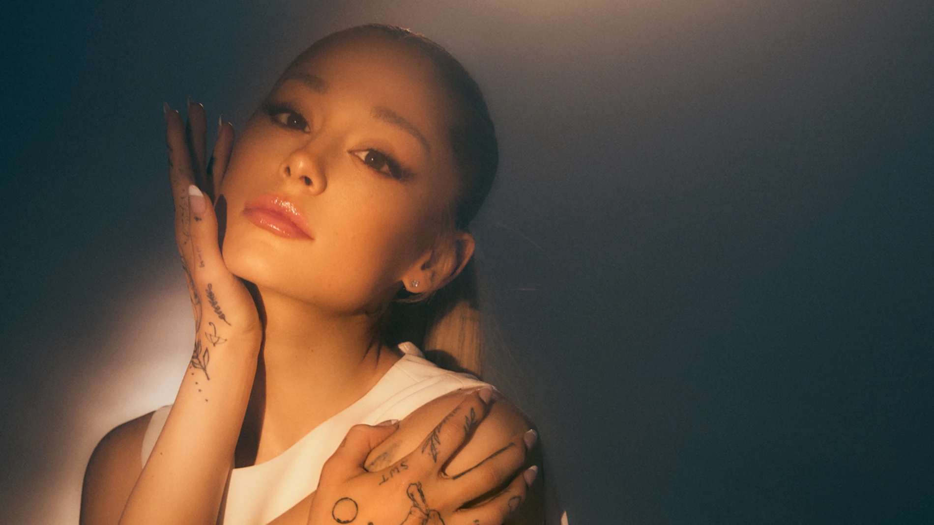 Ariana Grande y Eternal Sunshine Brillan con Doble Platino.