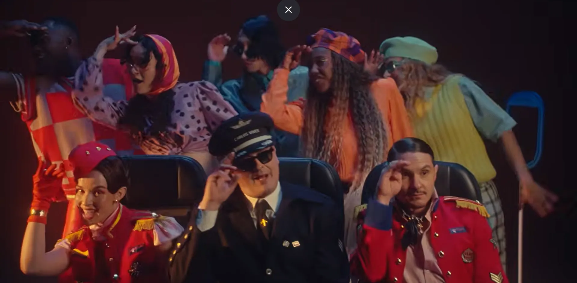 El Avión de Monsieur Periné y Carlos Vives Despega con un Mensaje de Libertad