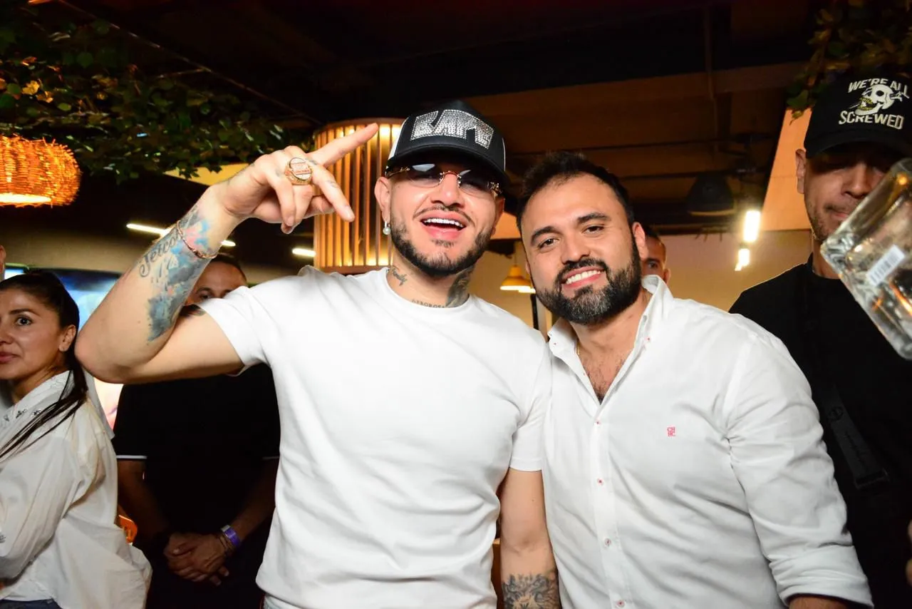Sorpresa Total de Kapo Revoluciona el Bulevar del Río en Cali. - Kapo y Andrés Lozano, fundador de Jacaranda