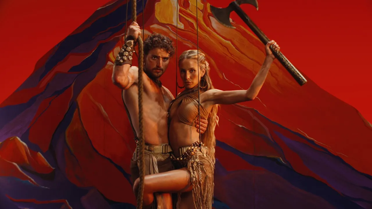 Benson Boone Estrena Canción con la Tiktoker Alix Earle en un Videoclip de Película