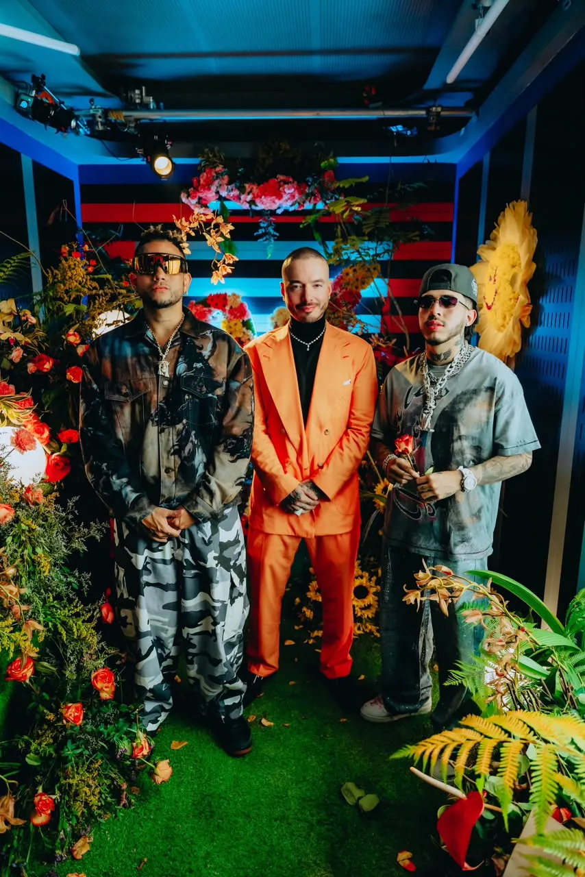 Godzila Ruge en Medellín con J Balvin, Westcol y Ovy On The Drums. Godzila Ruge en Medellín con J Balvin, Westcol y Ovy On The Drums.