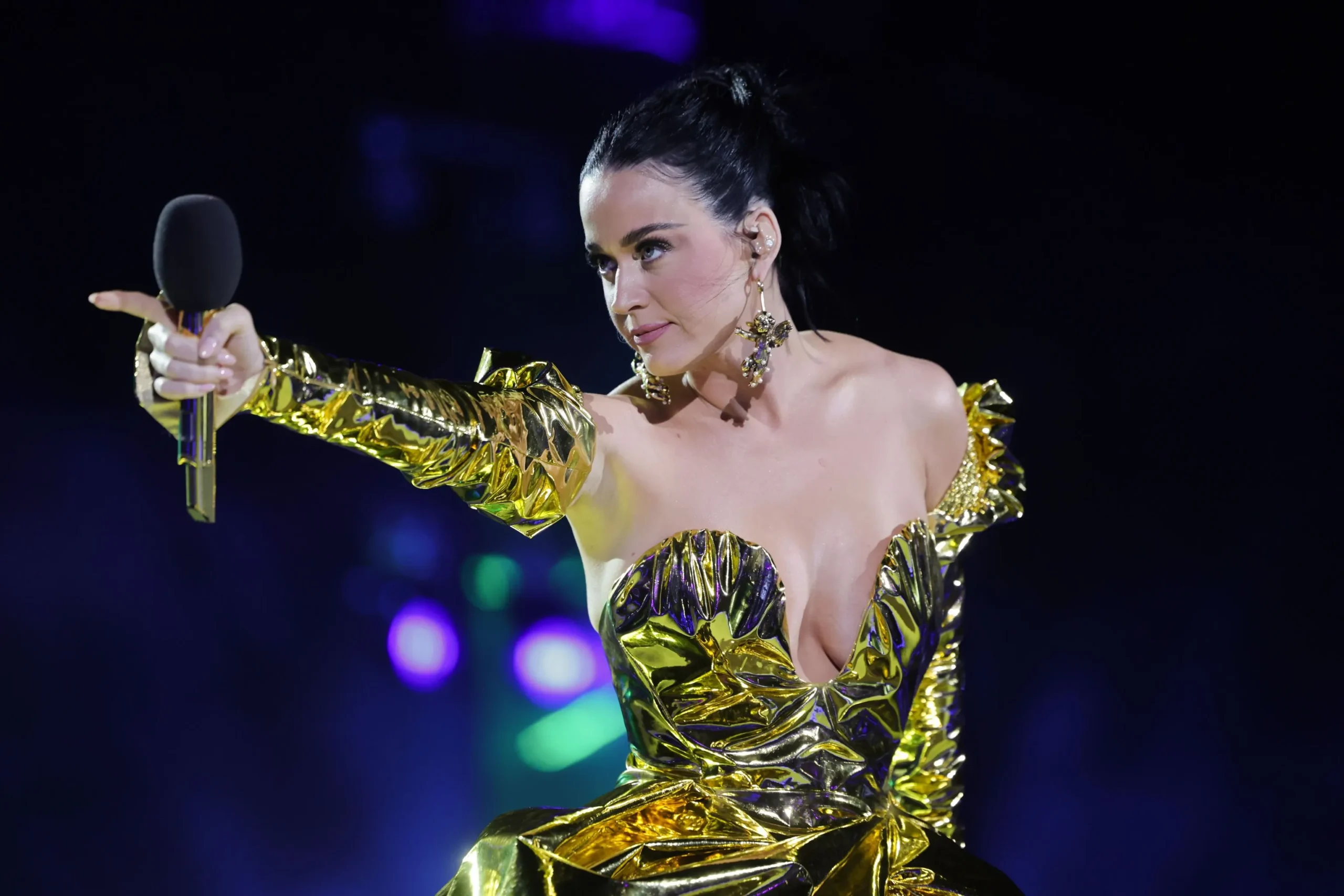 Watch It Burn Enciende el Regreso Musical de Katy Perry. Watch It Burn Enciende el Regreso Musical de Katy Perry.