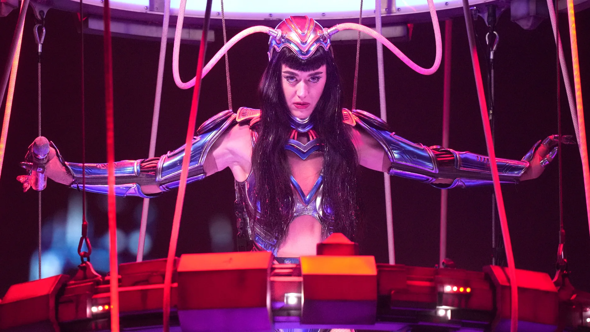 Watch It Burn Enciende el Regreso Musical de Katy Perry. Watch It Burn Enciende el Regreso Musical de Katy Perry.