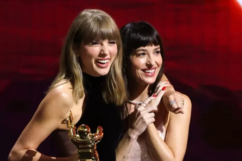 Triunfo Histórico en los MTV VMAs 2026 -Taylor-Swift-Dakota-Johnson-VMAs-2026