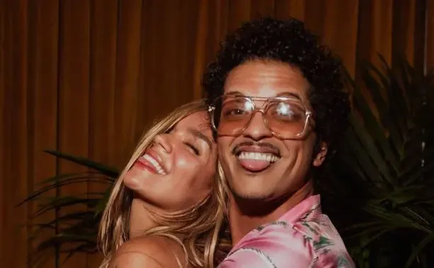 Karol G y Bruno Mars Rumores Tras Videoclip Karol G y Bruno Mars Rumores Tras Videoclip